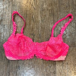 NWOT Victoria’s Secret unlined demi bra size 32D